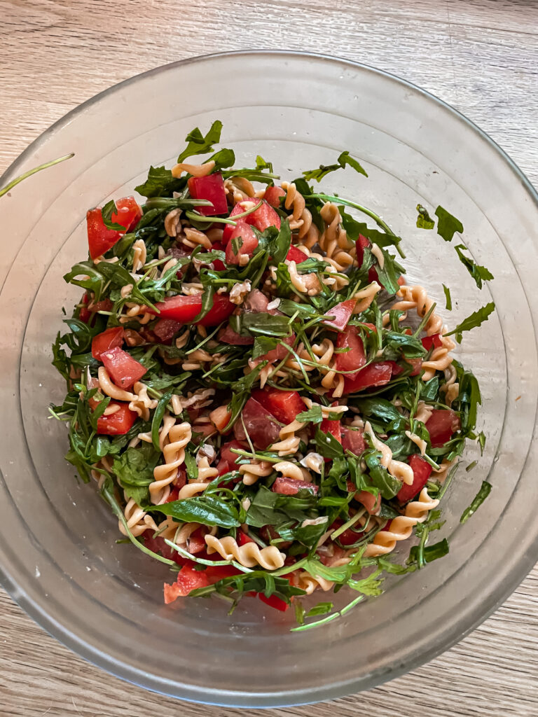 Proteinreicher Nudelsalat
