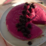 Mehr über den Artikel erfahren Brombeer-Cheesecake OHNE Backen